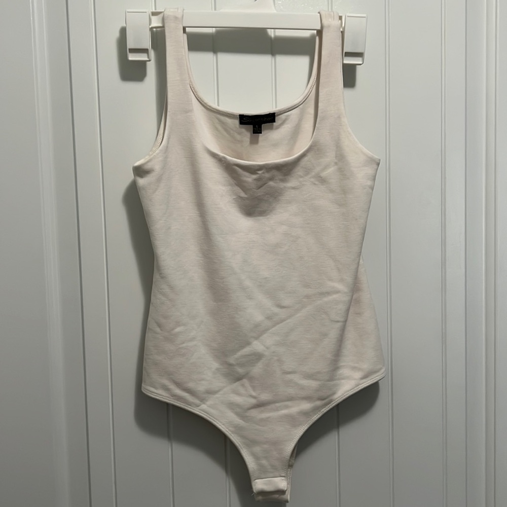 WHITE BODY SUIT
